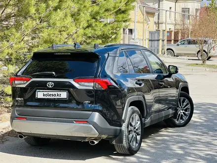 Toyota RAV4 2022 года за 21 900 000 тг. в Костанай – фото 3