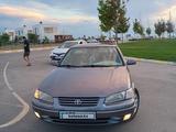 Toyota Camry 1999 годаүшін3 200 000 тг. в Жанаозен – фото 2