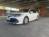 Toyota Camry 2021 года за 14 500 000 тг. в Алматы – фото 3