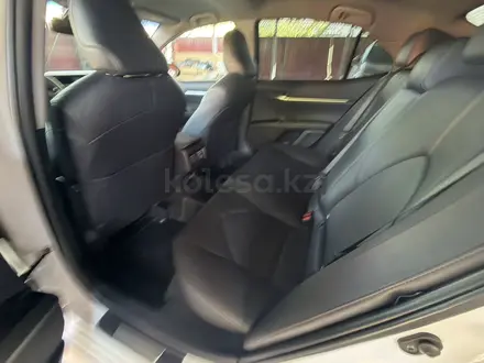 Toyota Camry 2021 года за 14 500 000 тг. в Алматы – фото 15