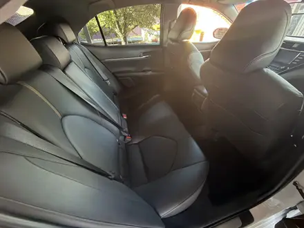 Toyota Camry 2021 года за 14 500 000 тг. в Алматы – фото 18
