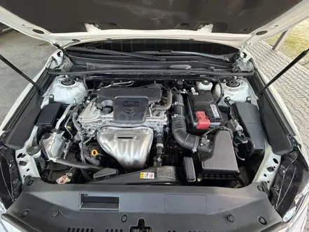 Toyota Camry 2021 года за 14 500 000 тг. в Алматы – фото 20