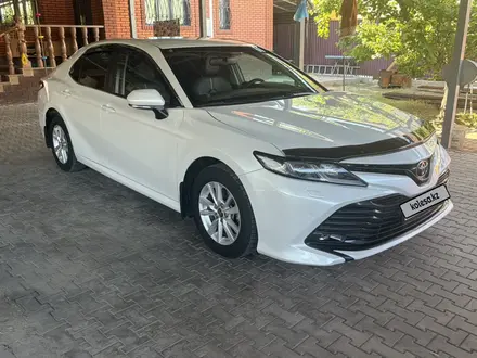 Toyota Camry 2021 года за 14 500 000 тг. в Алматы – фото 6