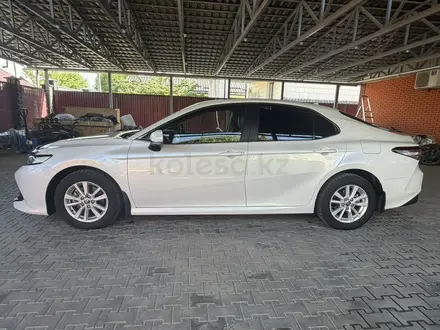 Toyota Camry 2021 года за 14 500 000 тг. в Алматы – фото 8