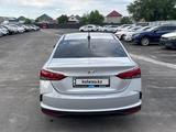 Hyundai Accent 2021 годаүшін6 280 450 тг. в Алматы – фото 2