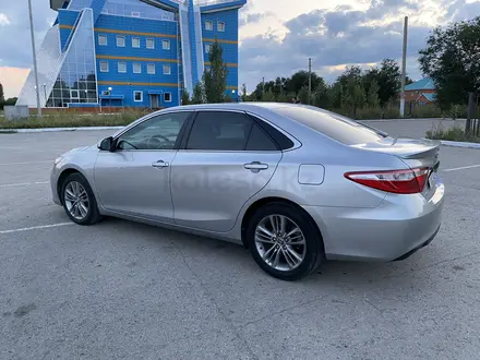 Toyota Camry 2015 года за 6 400 000 тг. в Актобе – фото 12