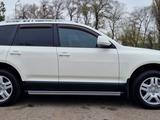 Volkswagen Touareg 2009 года за 8 500 000 тг. в Алматы – фото 5