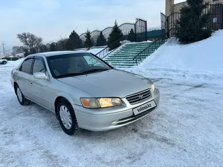 Toyota Camry 2000 года за 3 600 000 тг. в Алматы – фото 3