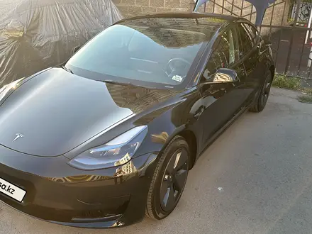 Tesla Model 3 2023 года за 13 800 000 тг. в Алматы – фото 3