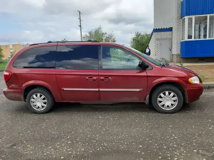 Chrysler Town and Country 2007 года за 3 800 000 тг. в Уральск – фото 12