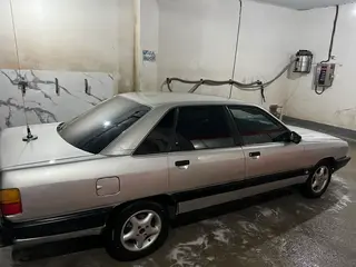Audi 100