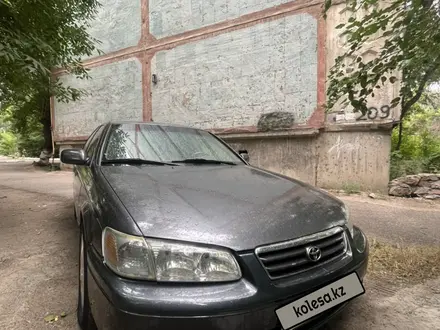Toyota Camry 2000 года за 2 550 000 тг. в Тараз – фото 3