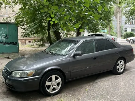 Toyota Camry 2000 года за 2 550 000 тг. в Тараз – фото 2