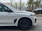 BMW X5 M 2024 года за 67 200 000 тг. в Алматы – фото 3