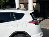 Toyota RAV4 2017 года за 8 000 000 тг. в Уральск – фото 4