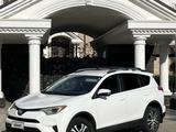 Toyota RAV4 2017 года за 8 000 000 тг. в Уральск