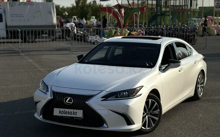 Lexus ES 250 2020 года за 19 300 000 тг. в Атырау