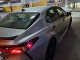 Toyota Camry 2020 года за 15 850 000 тг. в Астана – фото 5