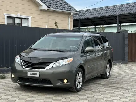 Toyota Sienna 2012 года за 7 200 000 тг. в Атырау – фото 2