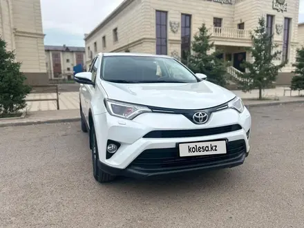 Toyota RAV4 2019 года за 14 000 000 тг. в Караганда