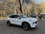 Hyundai Santa Fe 2021 года за 15 900 000 тг. в Алматы