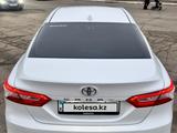 Toyota Camry 2018 годаүшін12 000 000 тг. в Уральск – фото 2