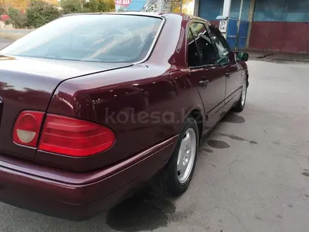 Mercedes-Benz E 280 1998 года за 2 800 000 тг. в Тараз – фото 3