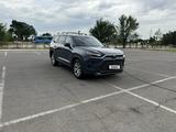 Toyota Grand Highlander 2023 года за 30 000 000 тг. в Тараз – фото 2