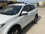 Toyota RAV4 2016 годаүшін10 800 000 тг. в Уральск – фото 3