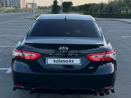 Toyota Camry 2019 года за 13 700 000 тг. в Алматы – фото 2