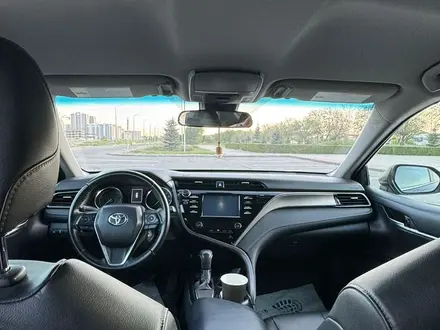 Toyota Camry 2019 года за 13 700 000 тг. в Алматы – фото 16