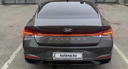Hyundai Elantra 2023 года за 11 700 000 тг. в Актау – фото 2
