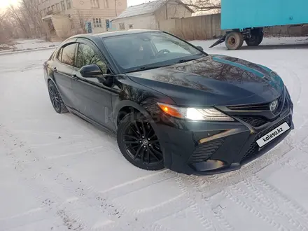 Toyota Camry 2018 года за 12 200 000 тг. в Семей – фото 11