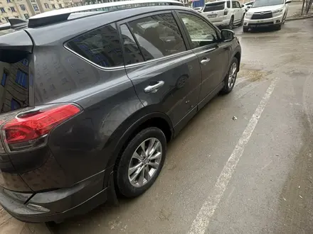 Toyota RAV4 2016 года за 9 350 000 тг. в Актау – фото 3
