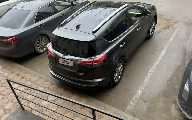 Toyota RAV4 2016 года за 9 350 000 тг. в Актау