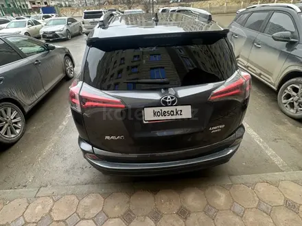 Toyota RAV4 2016 года за 9 350 000 тг. в Актау – фото 5
