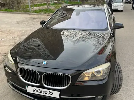 BMW 750 2009 года за 10 800 000 тг. в Алматы – фото 28