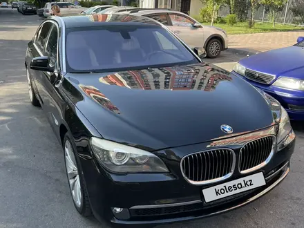 BMW 750 2009 года за 9 500 000 тг. в Алматы