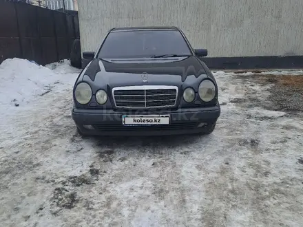 Mercedes-Benz E 320 1999 года за 4 200 000 тг. в Алматы