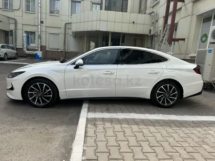 Hyundai Sonata 2020 года за 12 500 000 тг. в Астана – фото 2