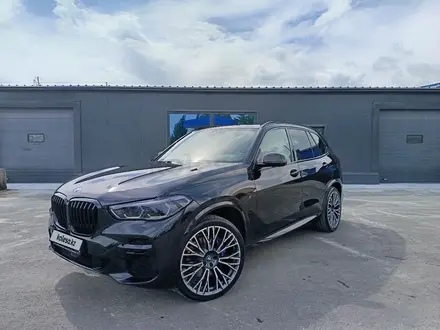 BMW X5 2022 года за 49 000 000 тг. в Костанай – фото 2