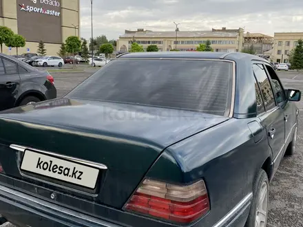 Mercedes-Benz E 220 1995 года за 1 700 000 тг. в Тараз – фото 2