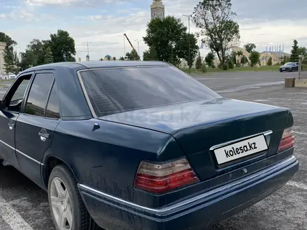 Mercedes-Benz E 220 1995 года за 1 700 000 тг. в Тараз – фото 4