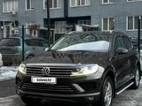 Volkswagen Touareg 2015 года за 15 000 000 тг. в Алматы