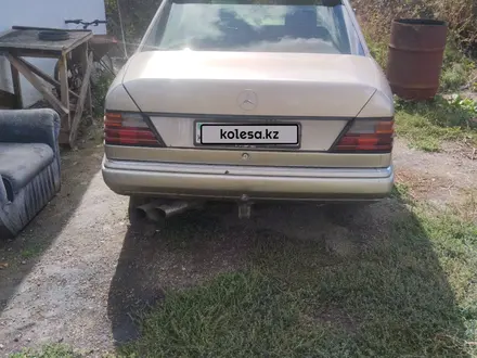 Mercedes-Benz E 260 1992 года за 1 300 000 тг. в Усть-Каменогорск – фото 5