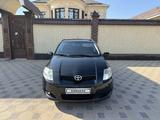 Toyota Auris 2009 года за 4 580 000 тг. в Шымкент – фото 2