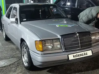 Mercedes-Benz E 230