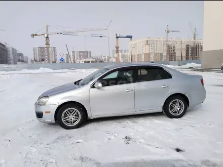 Volkswagen Jetta 2005 года за 2 000 000 тг. в Астана – фото 2