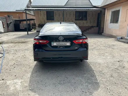 Toyota Camry 2018 года за 13 000 000 тг. в Алматы – фото 4