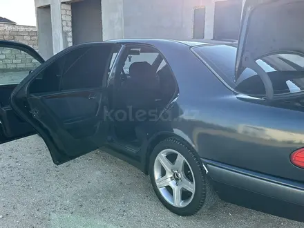 Mercedes-Benz E 200 1998 года за 3 100 000 тг. в Актау – фото 5